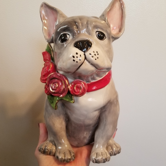 VALENTINE'S FRENCH BULLDOG STATUE